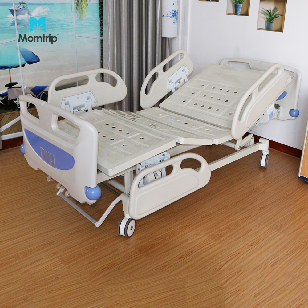 Hospital Clinic Ward Furniture Manufacturer 3 Functions Three Cranks Manual Hospital Bed with Mute Wheels